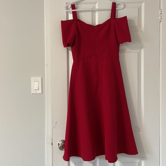 Red dress - Picture 2 of 4